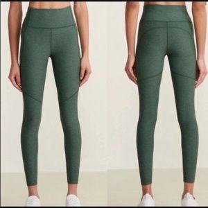 Outdoor Voices 3/4 Warmup Leggings in Hunter Green sz S
